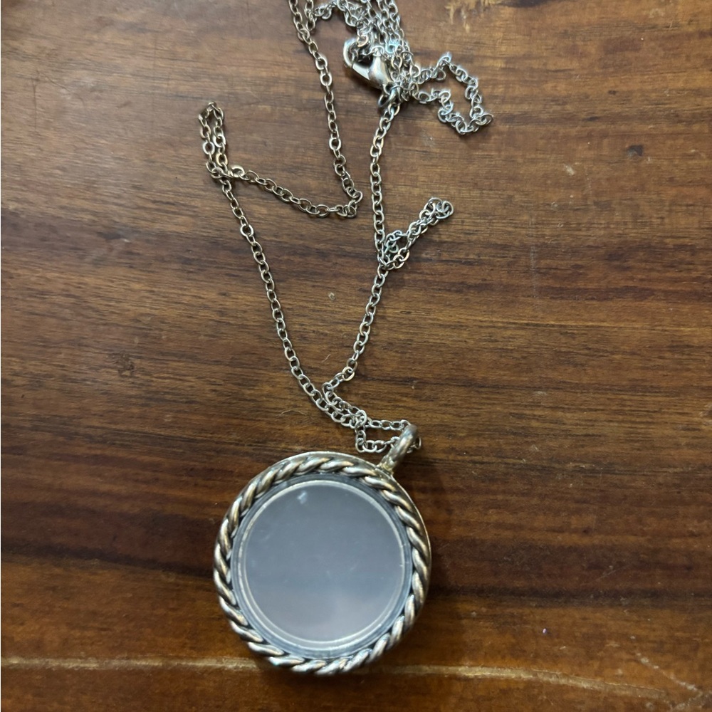 Elegant Silver and Gold Pendant Necklace